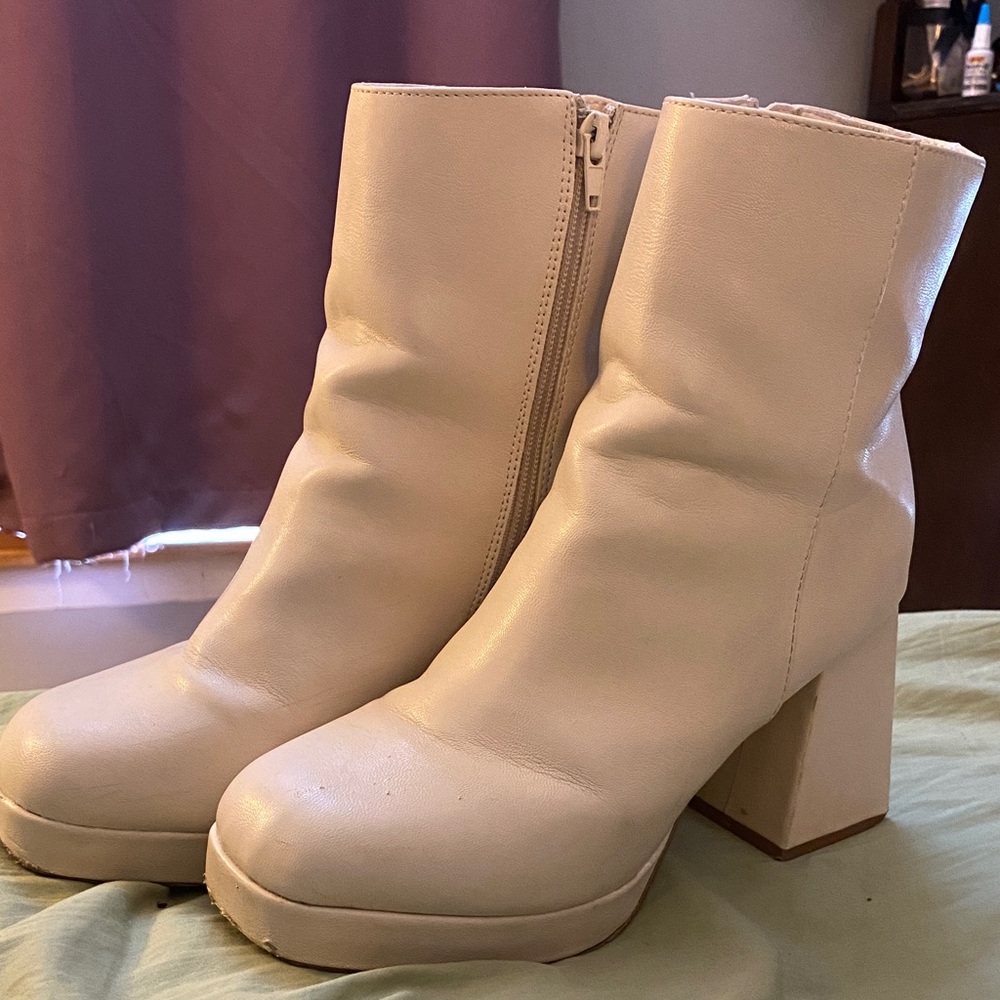 Elegant Cream Ankle Boots Size 9